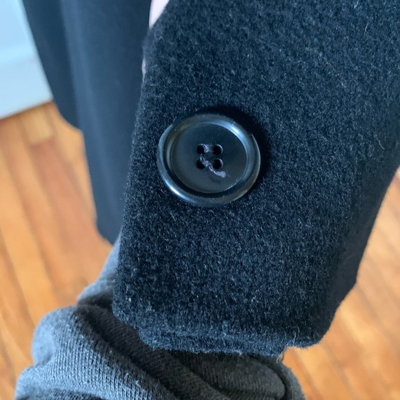 Woman’s Black WOOL. Overcoat - Picture 5 of 8